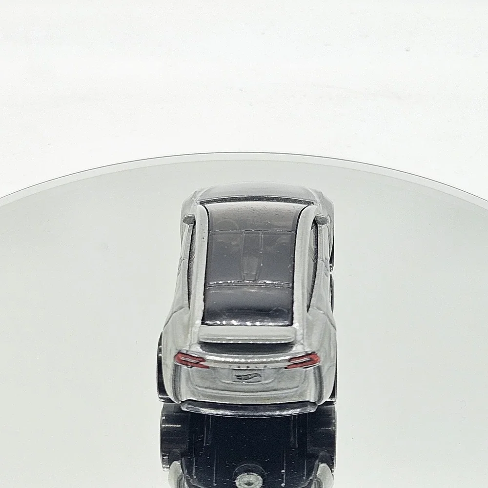 Hot Wheels *please note